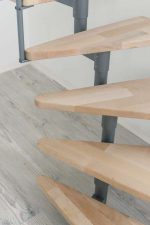 Styl Turn_Buche_Gewendelt_Grau